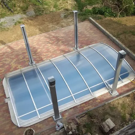 Gadányi és Lovarda Komló